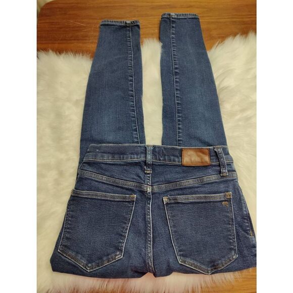 9"  Mid-Rise Skinny Madewell Jeans - Picture 3 of 6
